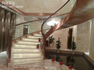 晶瑩剔透的藝術(shù)品 探索玻璃樓梯的美學(xué)與實用價值